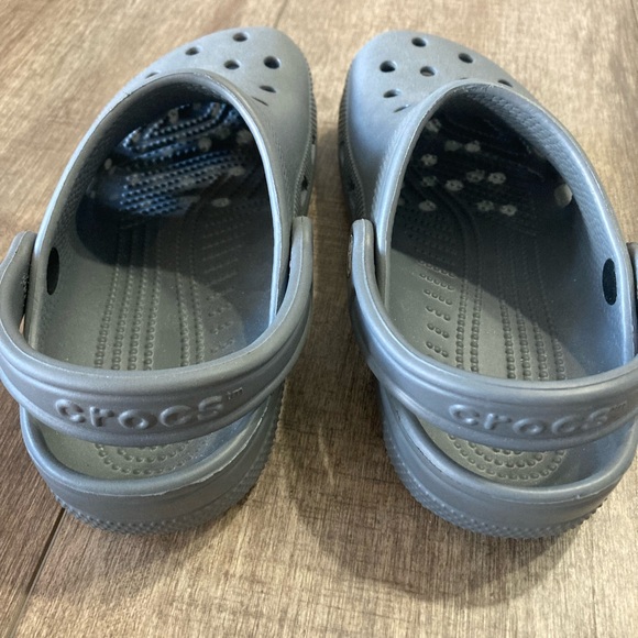 CROCS womens 6/mens 4 Classic Gray crocs sandals - Picture 2 of 4